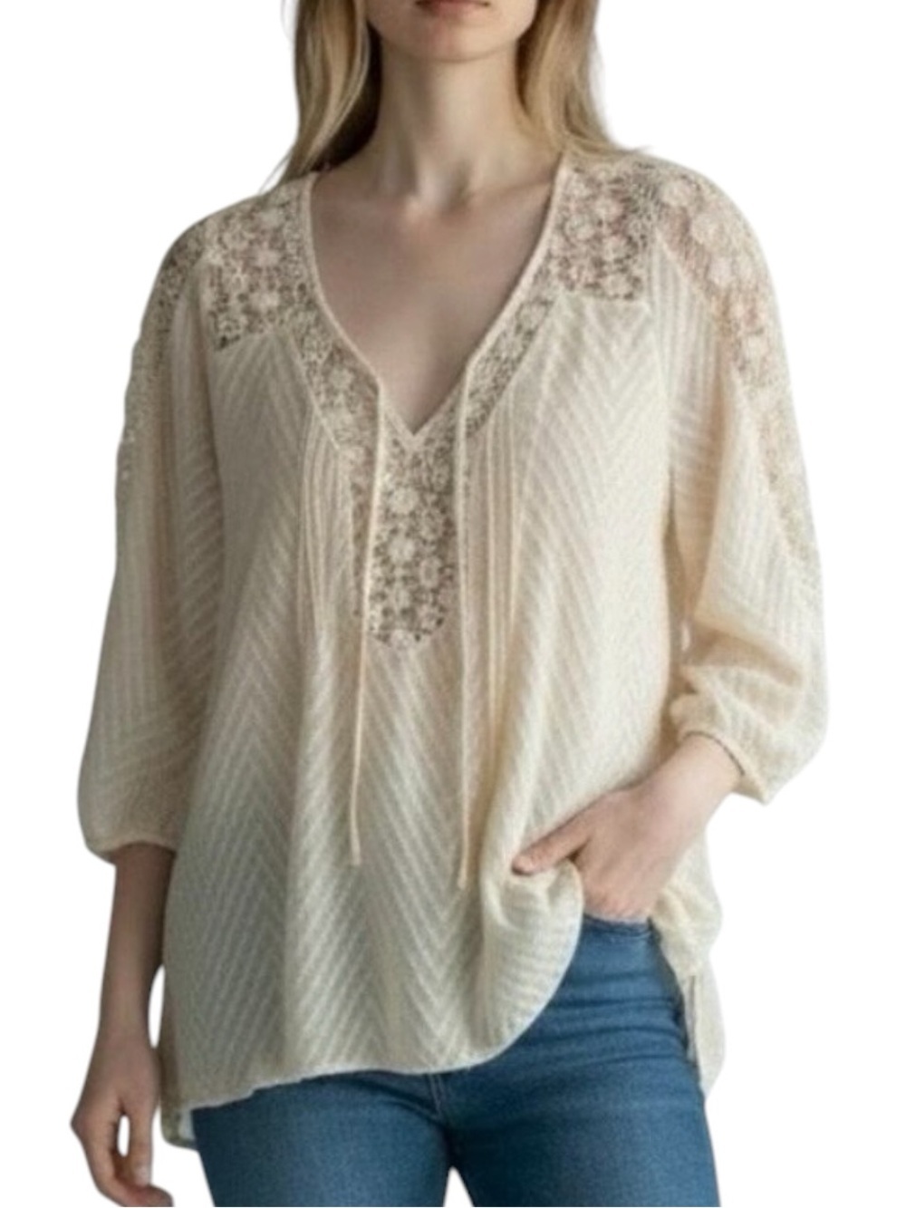 Bila Bohemian cream color chevron pattern textured floral lace tie v-neck | EUC